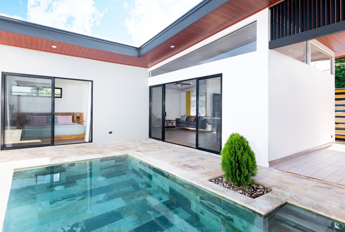 3 BEDROOMS 2.5 BATHROOM BEACH HOUSE