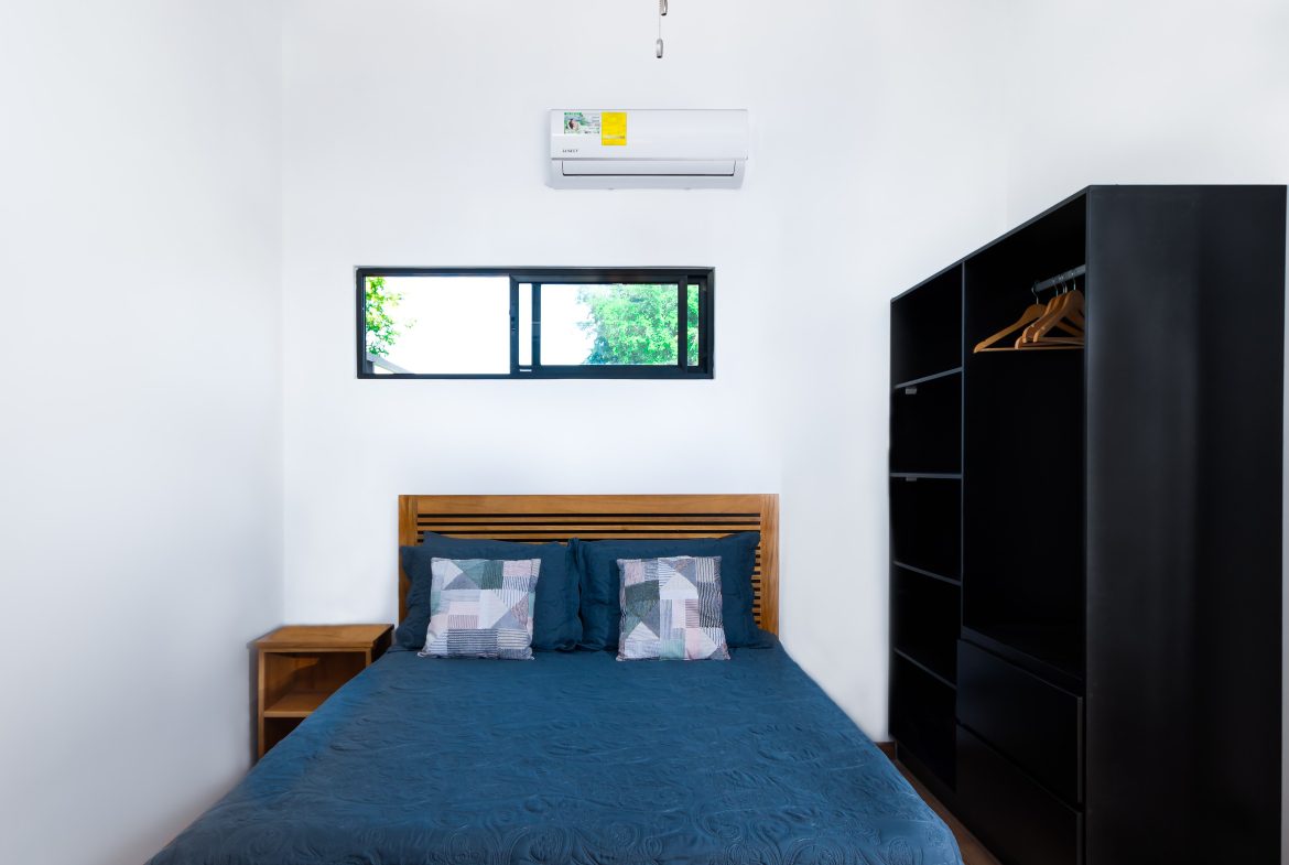 3 BEDROOMS 2.5 BATHROOM BEACH HOUSE