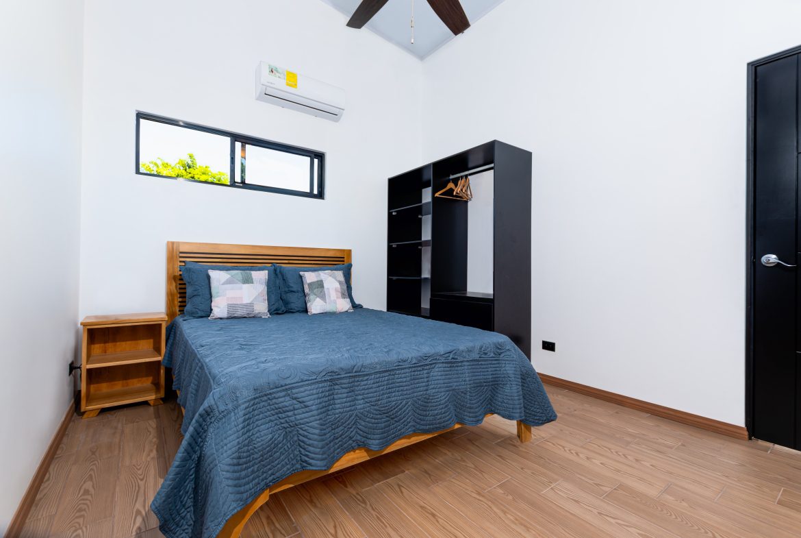 3 BEDROOMS 2.5 BATHROOM BEACH HOUSE