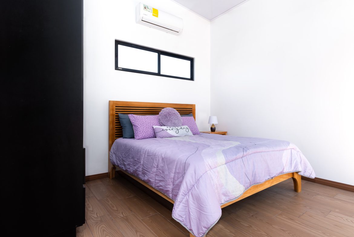 3 BEDROOMS 2.5 BATHROOM BEACH HOUSE