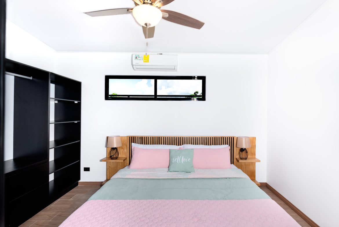 3 BEDROOMS 2.5 BATHROOM BEACH HOUSE