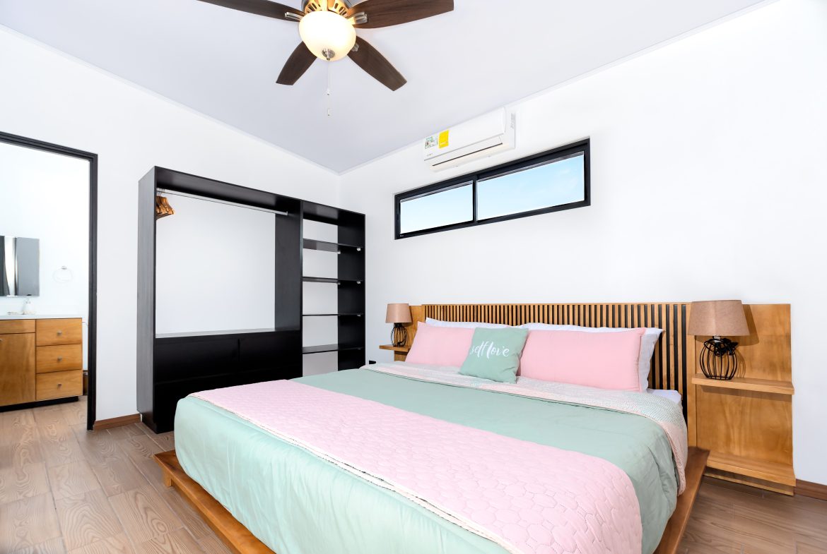 3 BEDROOMS 2.5 BATHROOM BEACH HOUSE
