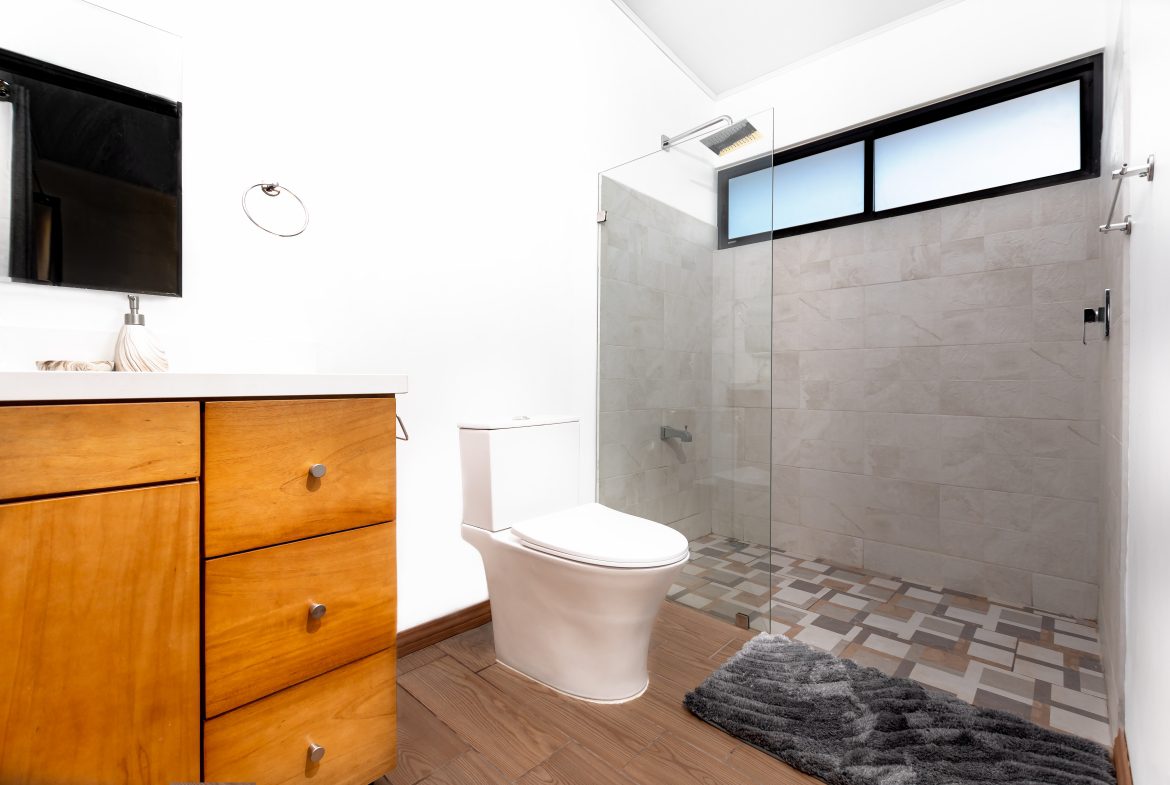 3 BEDROOMS 2.5 BATHROOM BEACH HOUSE