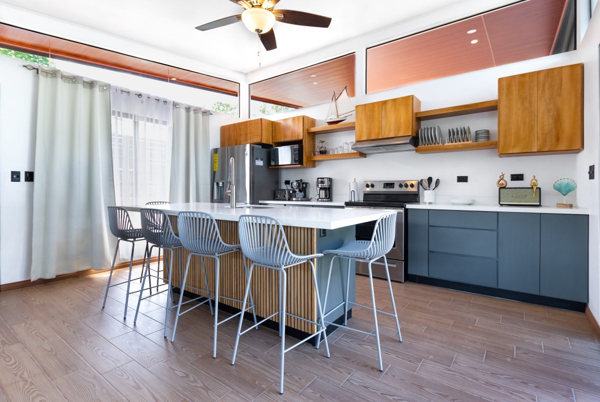3 BEDROOMS 2.5 BATHROOM BEACH HOUSE