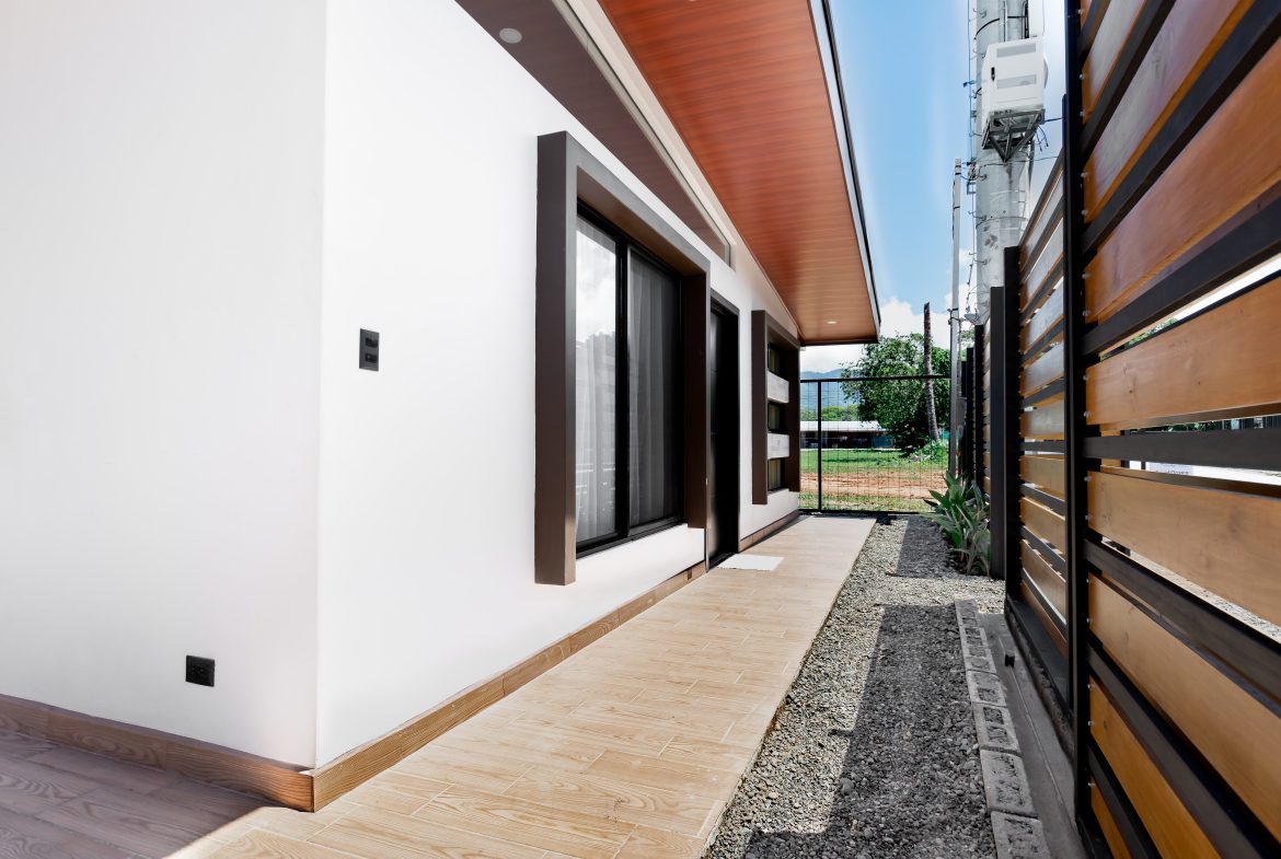 3 BEDROOMS 2.5 BATHROOM BEACH HOUSE