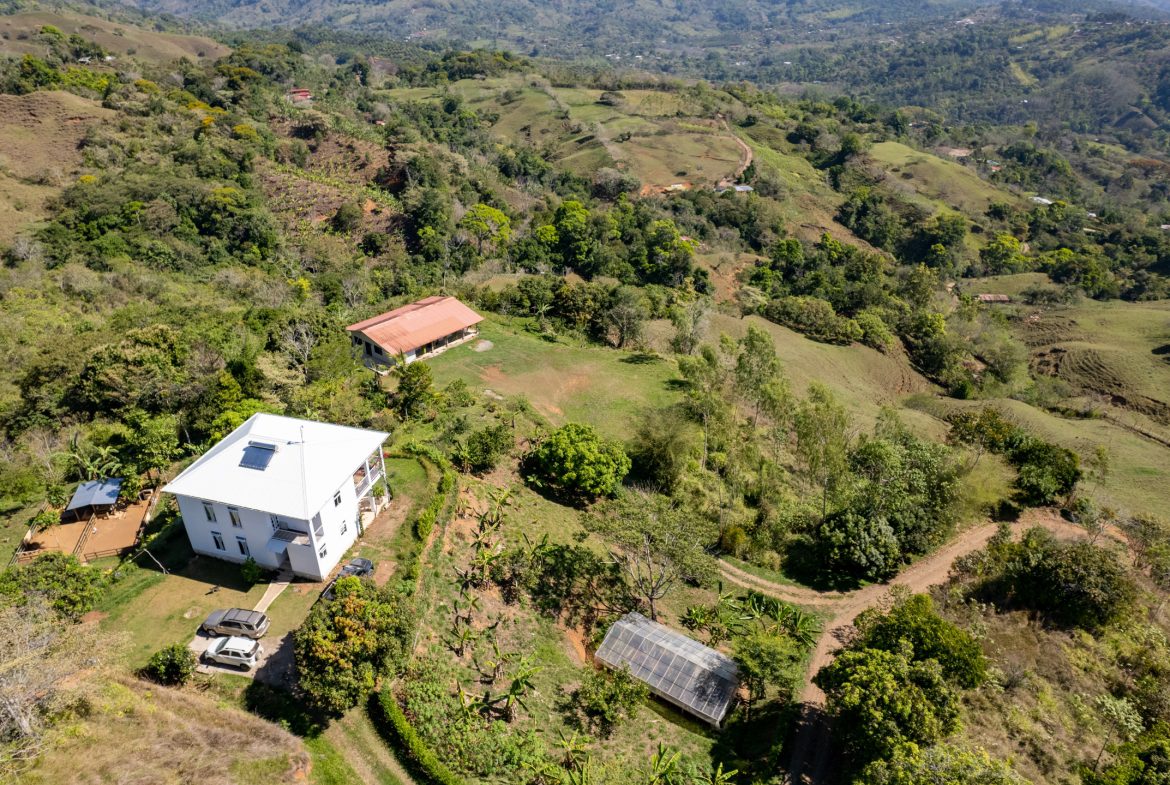 CUSTOM-BUILT MOUNTAIN OASIS WITH STUNNING VIEWS AND HIGH-END FEATURES – 15.6 ACRES