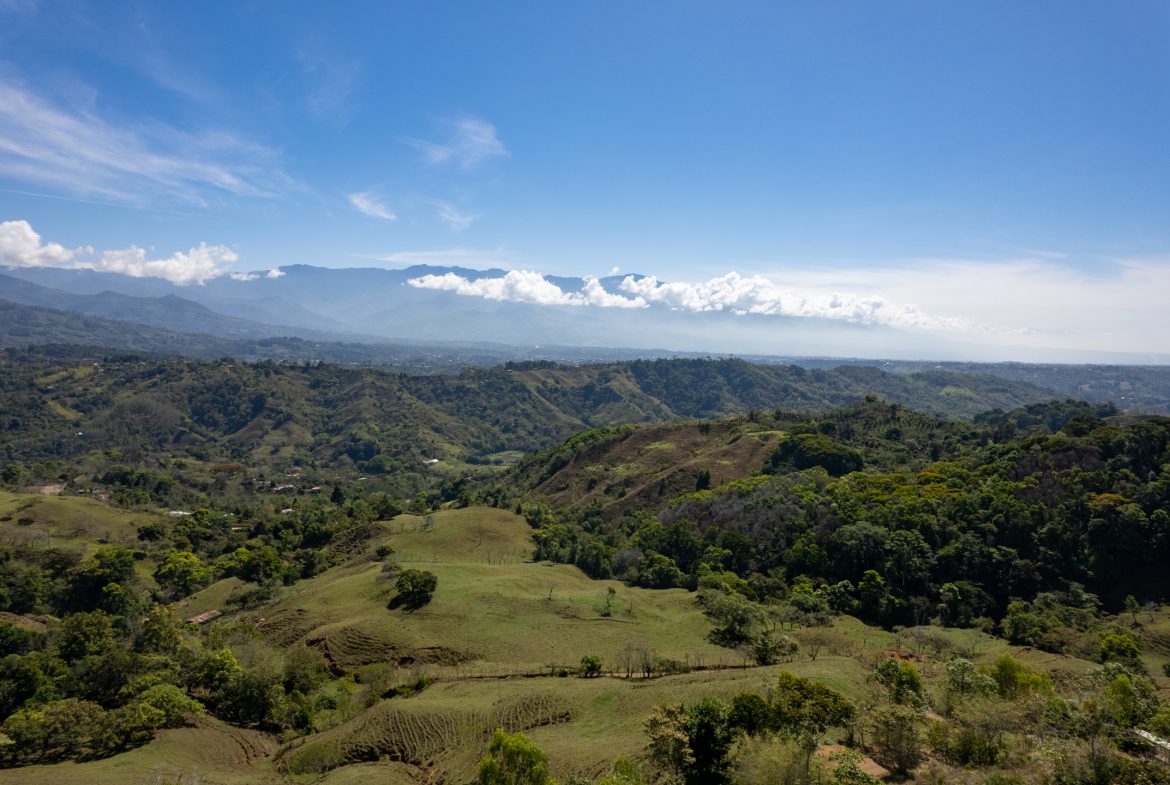 CUSTOM-BUILT MOUNTAIN OASIS WITH STUNNING VIEWS AND HIGH-END FEATURES – 15.6 ACRES