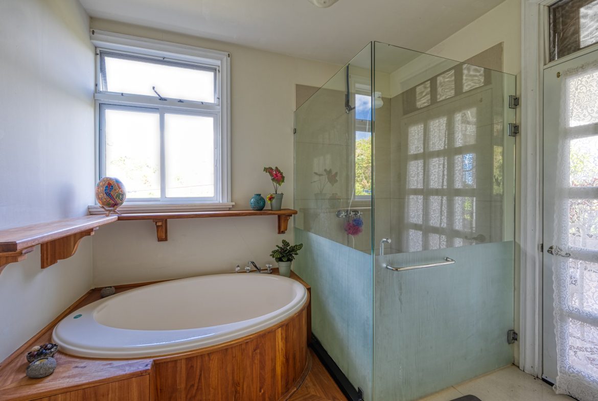CUSTOM-BUILT MOUNTAIN OASIS WITH STUNNING VIEWS AND HIGH-END FEATURES – 15.6 ACRES