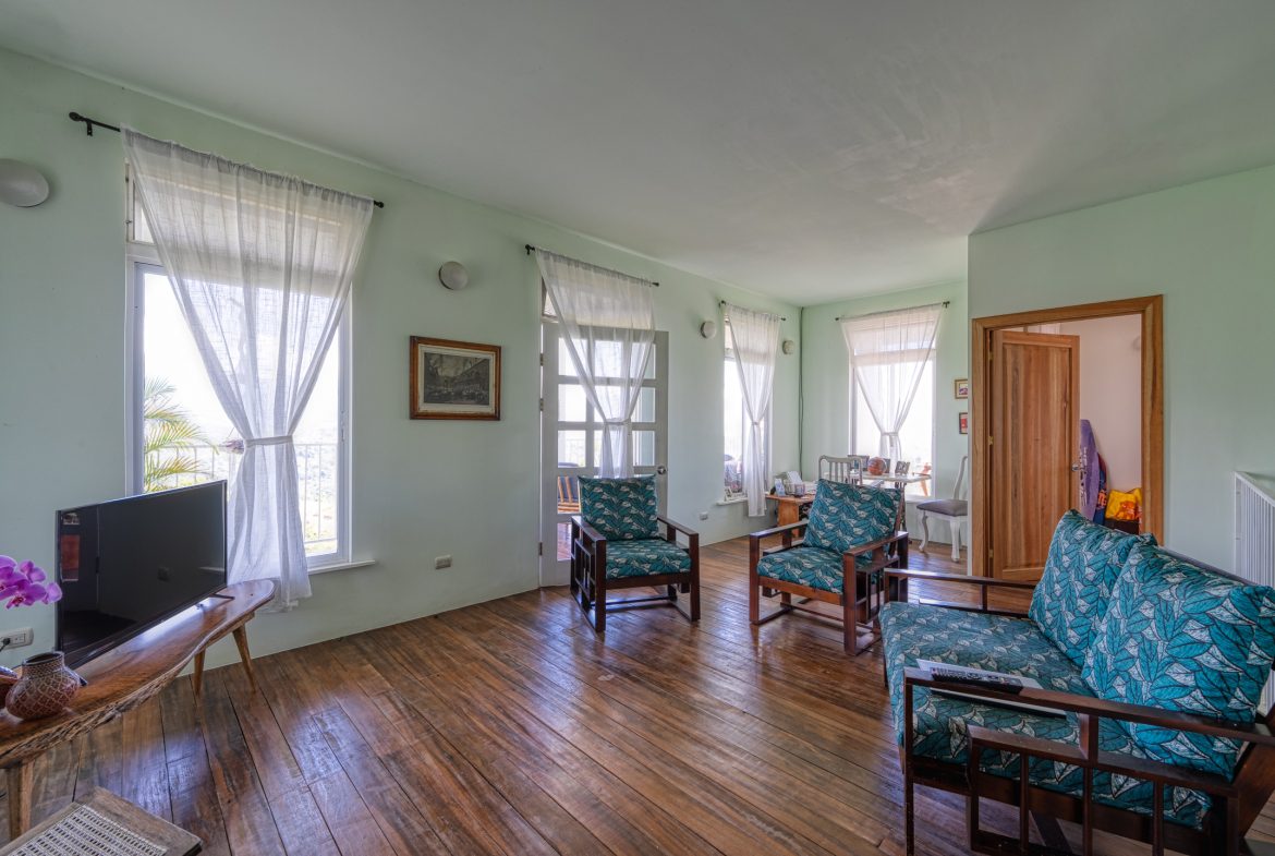 CUSTOM-BUILT MOUNTAIN OASIS WITH STUNNING VIEWS AND HIGH-END FEATURES – 15.6 ACRES
