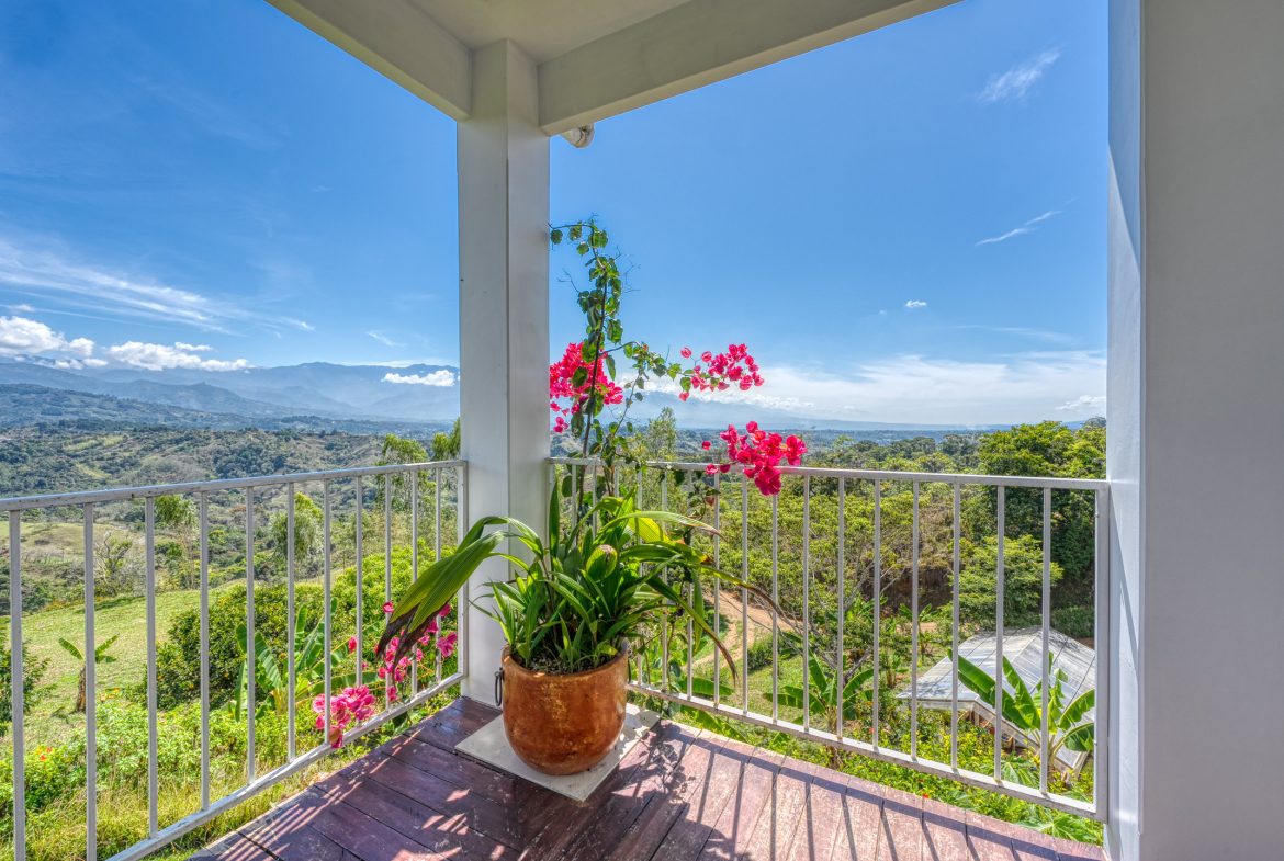 CUSTOM-BUILT MOUNTAIN OASIS WITH STUNNING VIEWS AND HIGH-END FEATURES – 15.6 ACRES