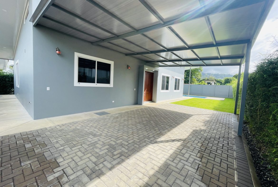 THE SUN GARDEN 3-BED 3-BATH HOME IN UVITA – 0.10 ACRES