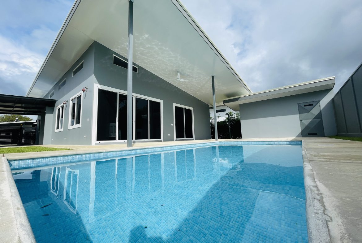 THE SUN GARDEN 3-BED 3-BATH HOME IN UVITA – 0.10 ACRES