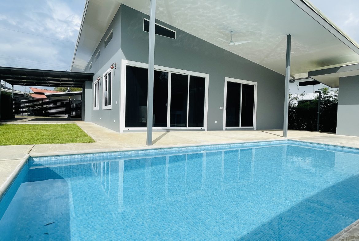 THE SUN GARDEN 3-BED 3-BATH HOME IN UVITA – 0.10 ACRES