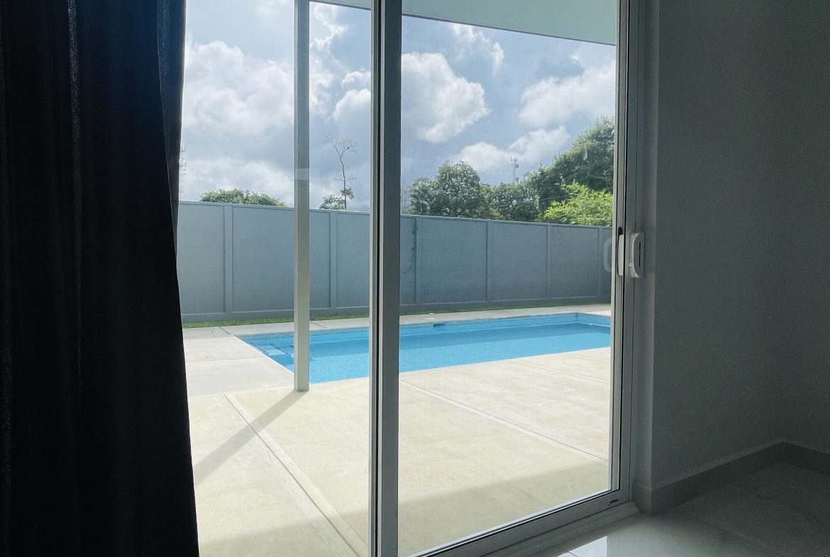 THE SUN GARDEN 3-BED 3-BATH HOME IN UVITA – 0.10 ACRES