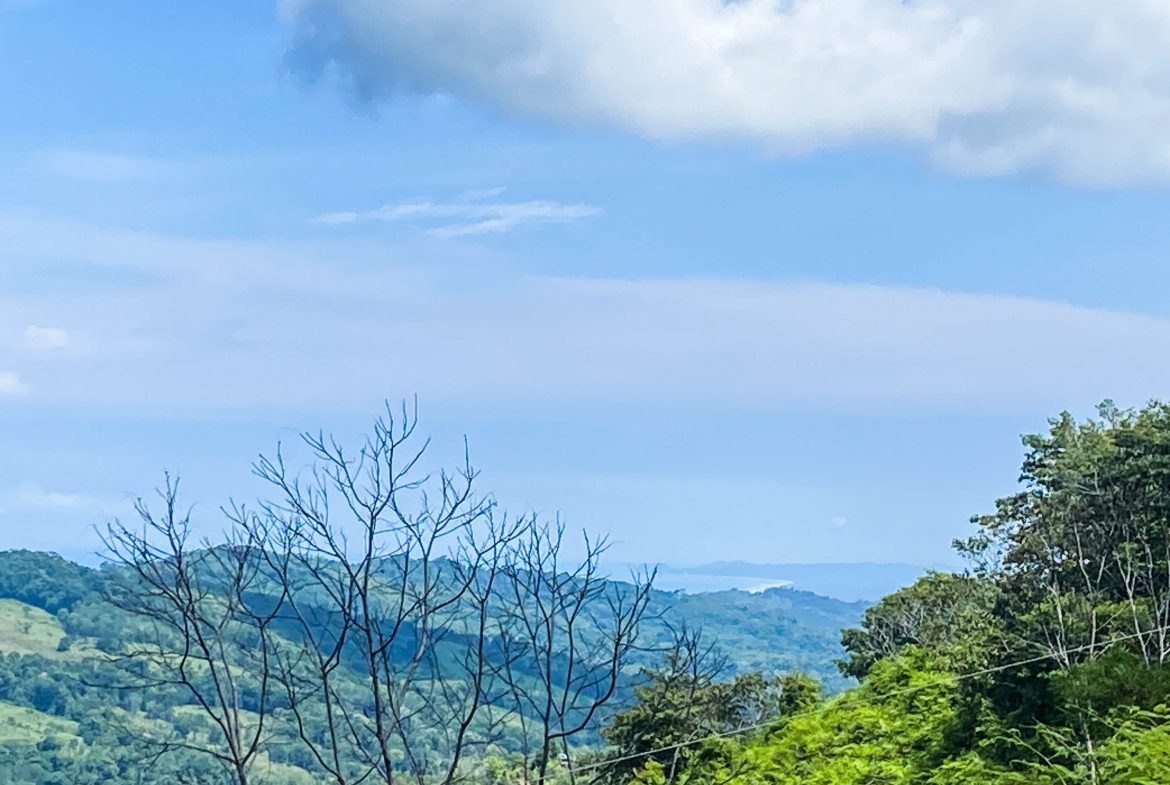 OCEAN AND MOUNTAIN VIEW PEACEFUL LOT – 5.6 ACRES