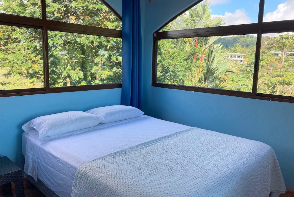 HOUSE AND CABINS WITH AMAZING OCEAN VIEWS – 1.75 ACRES