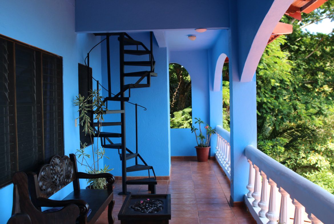 HOUSE AND CABINS WITH AMAZING OCEAN VIEWS – 1.75 ACRES