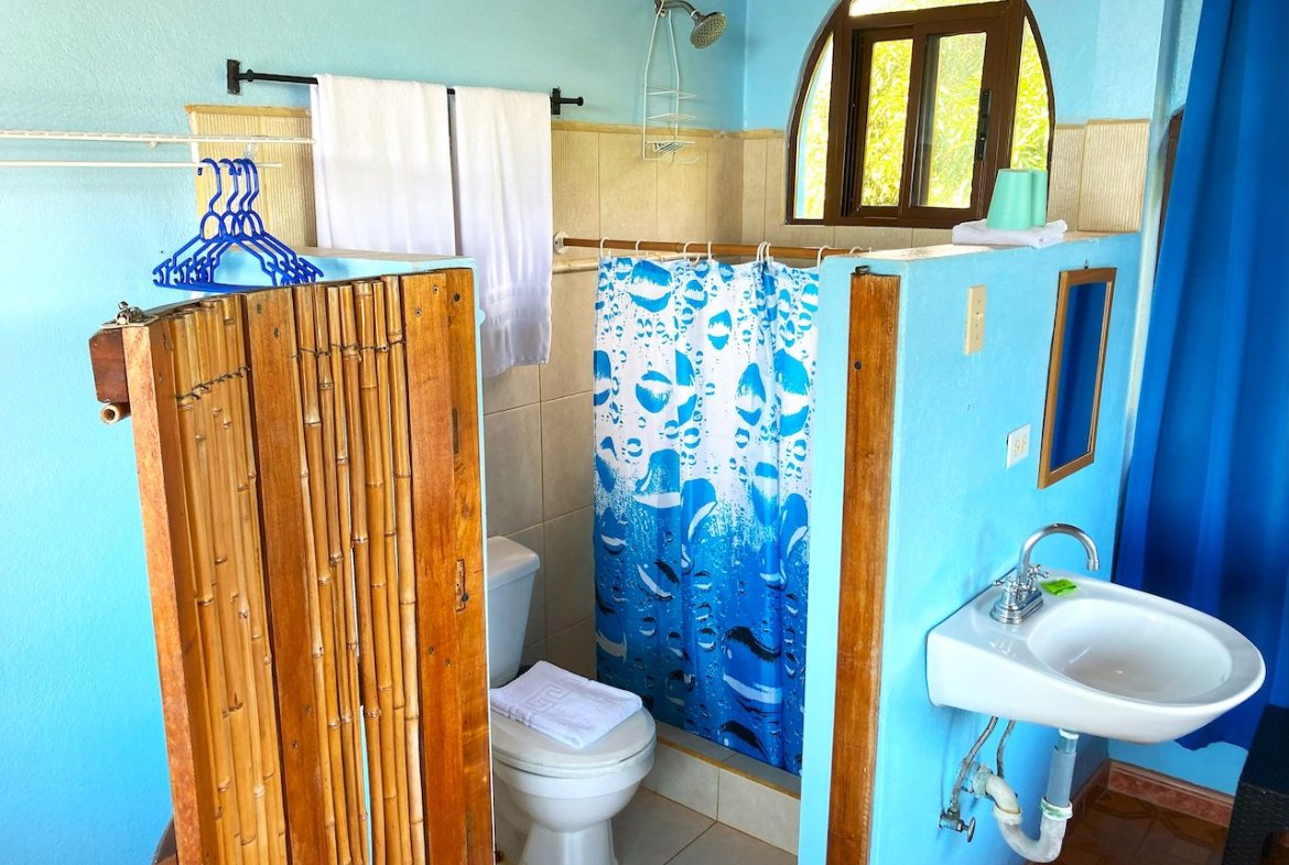 HOUSE AND CABINS WITH AMAZING OCEAN VIEWS – 1.75 ACRES