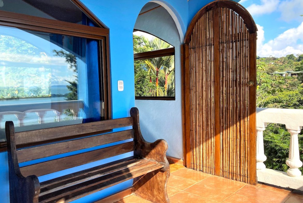 HOUSE AND CABINS WITH AMAZING OCEAN VIEWS – 1.75 ACRES