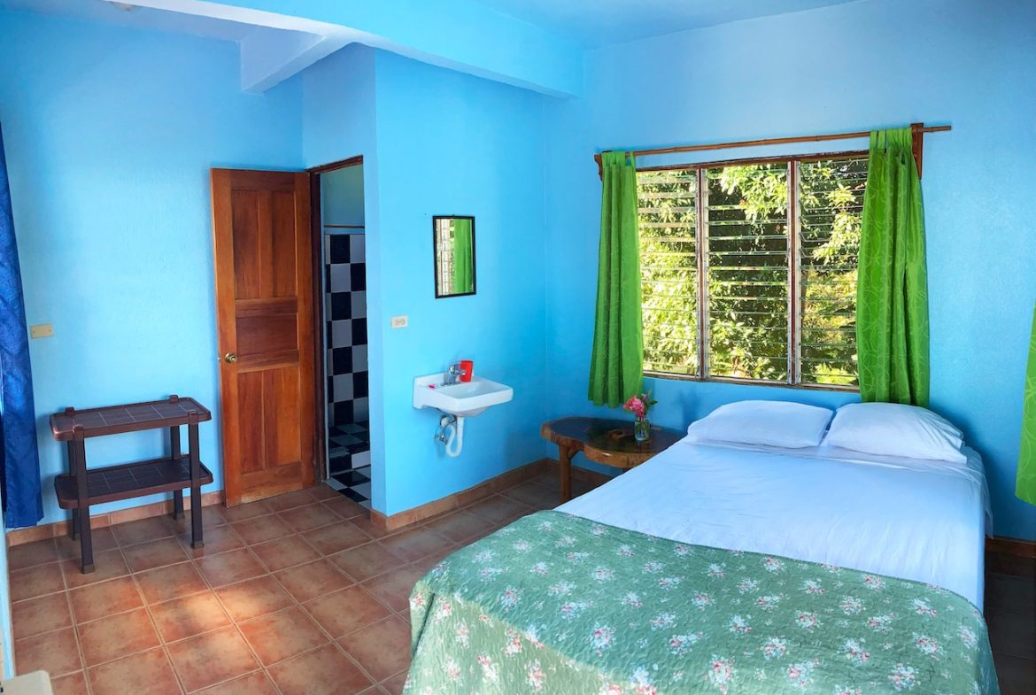 HOUSE AND CABINS WITH AMAZING OCEAN VIEWS – 1.75 ACRES