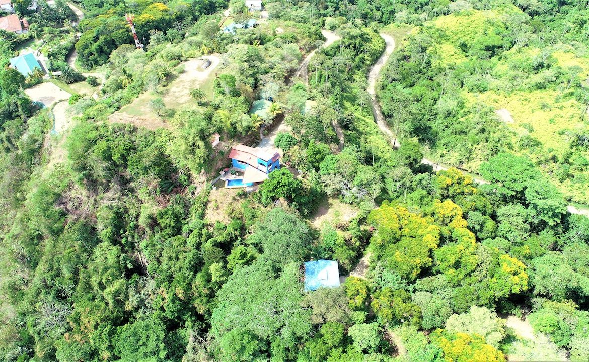 HOUSE AND CABINS WITH AMAZING OCEAN VIEWS – 1.75 ACRES