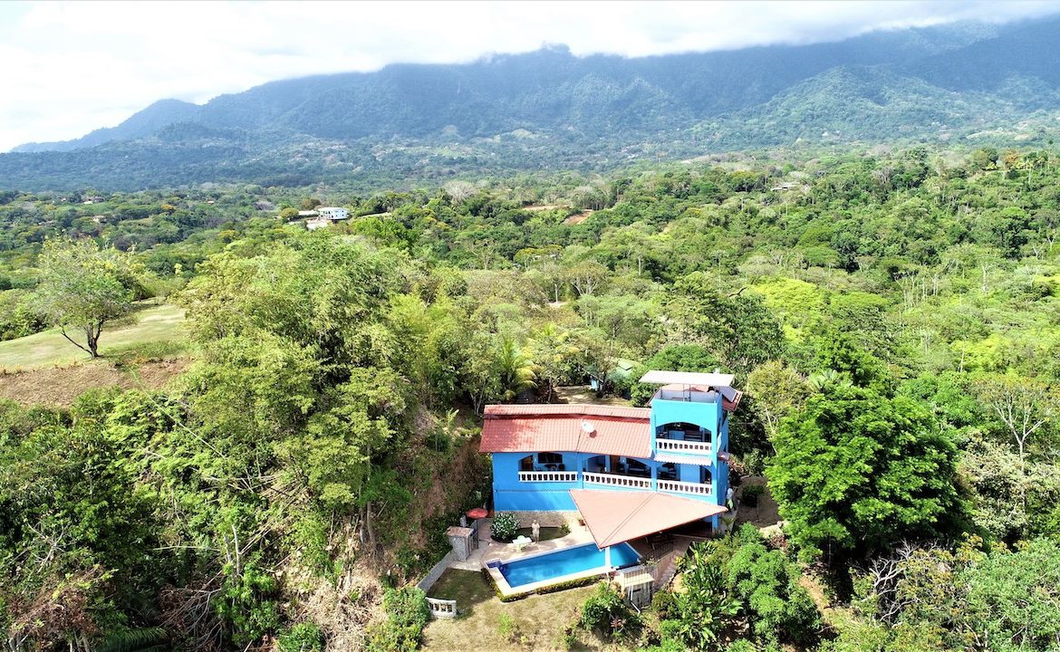HOUSE AND CABINS WITH AMAZING OCEAN VIEWS – 1.75 ACRES
