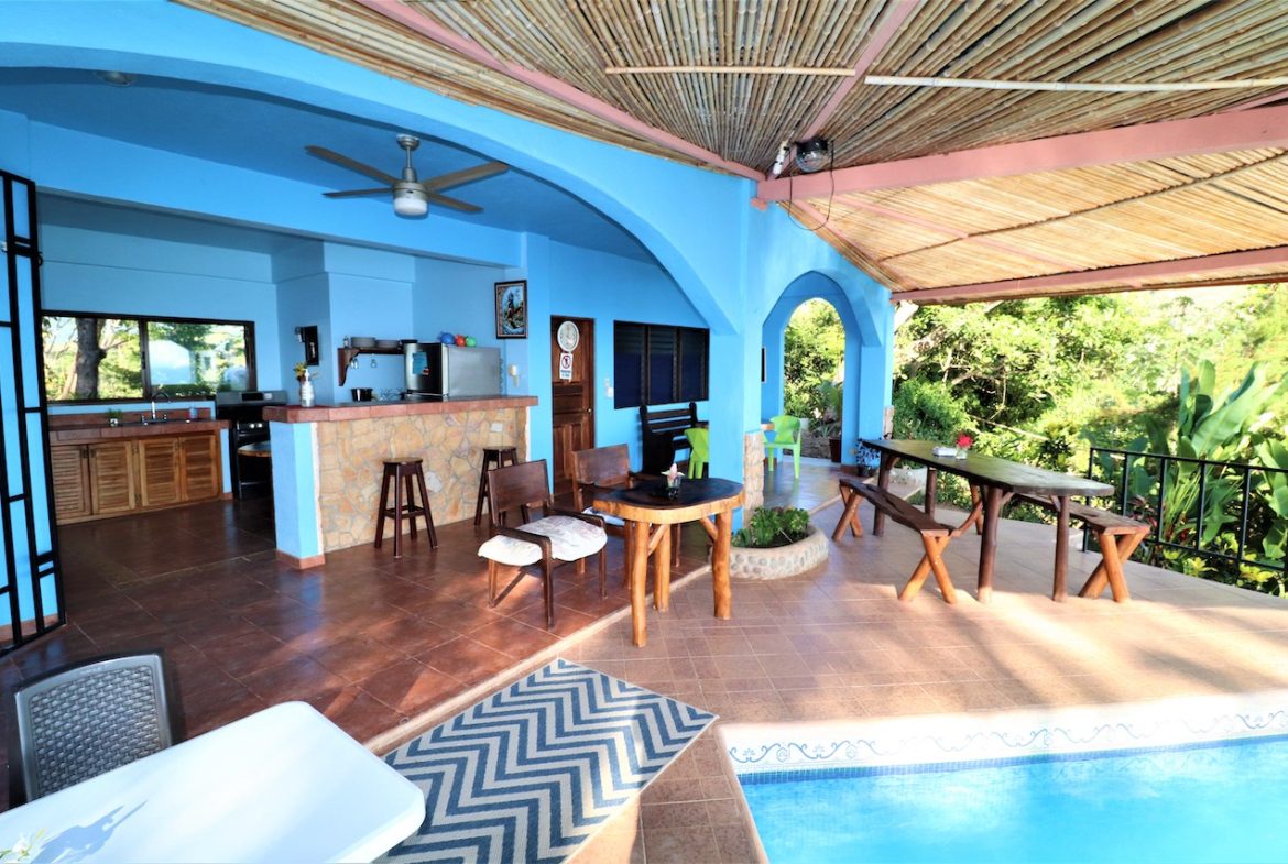 HOUSE AND CABINS WITH AMAZING OCEAN VIEWS – 1.75 ACRES