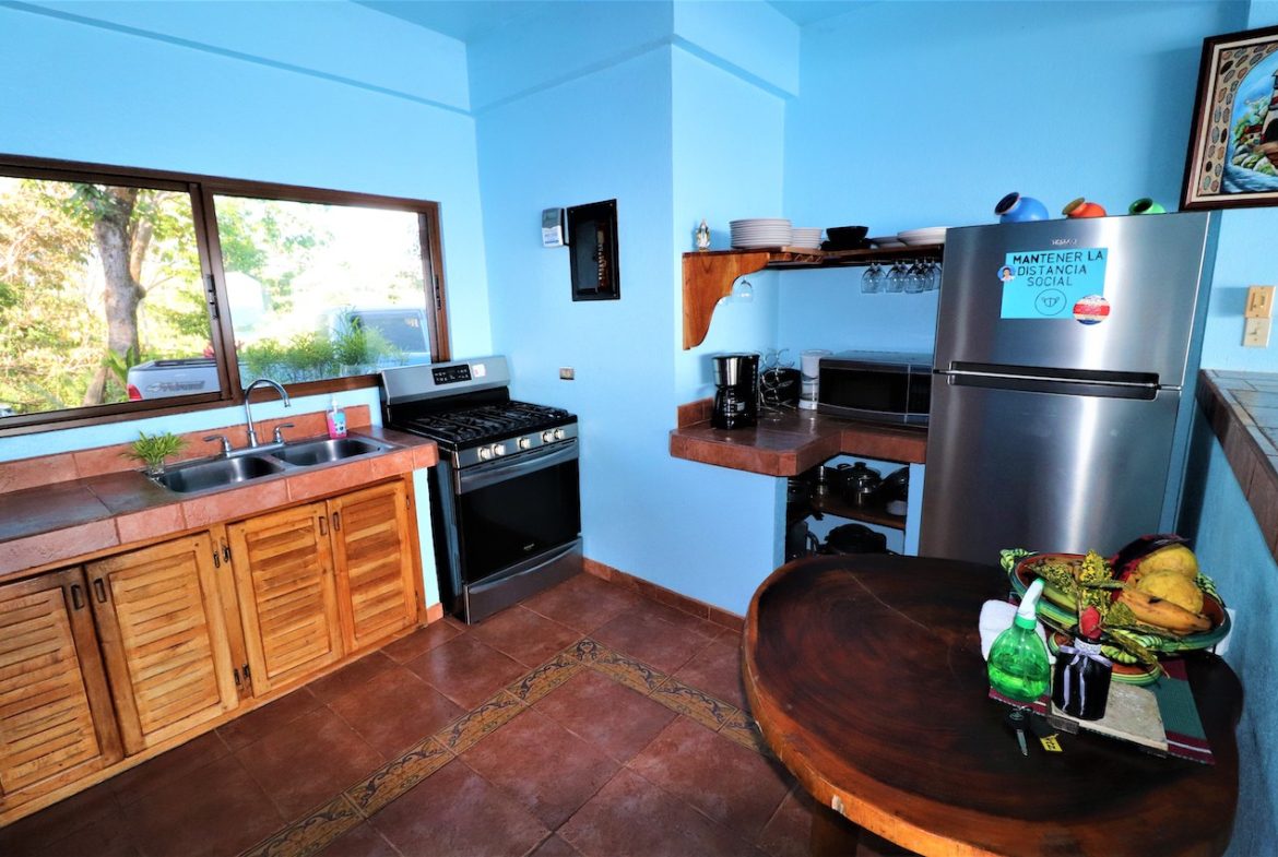 HOUSE AND CABINS WITH AMAZING OCEAN VIEWS – 1.75 ACRES