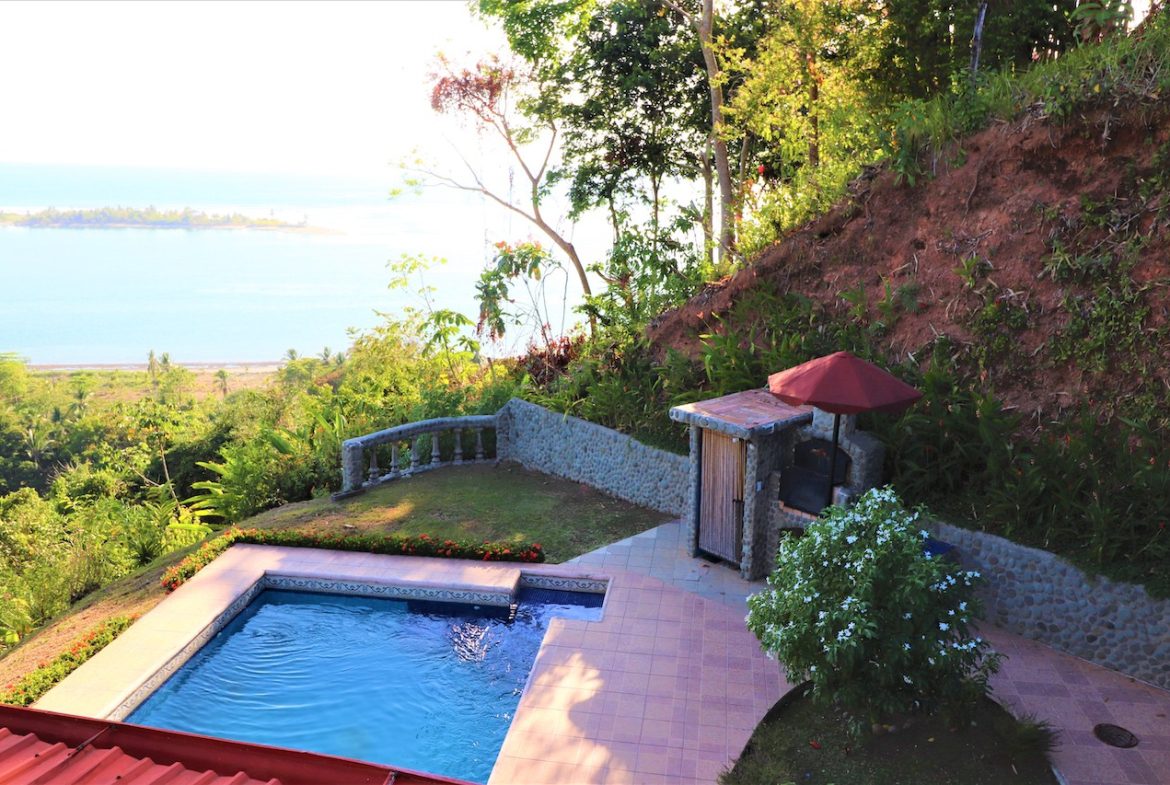 HOUSE AND CABINS WITH AMAZING OCEAN VIEWS – 1.75 ACRES