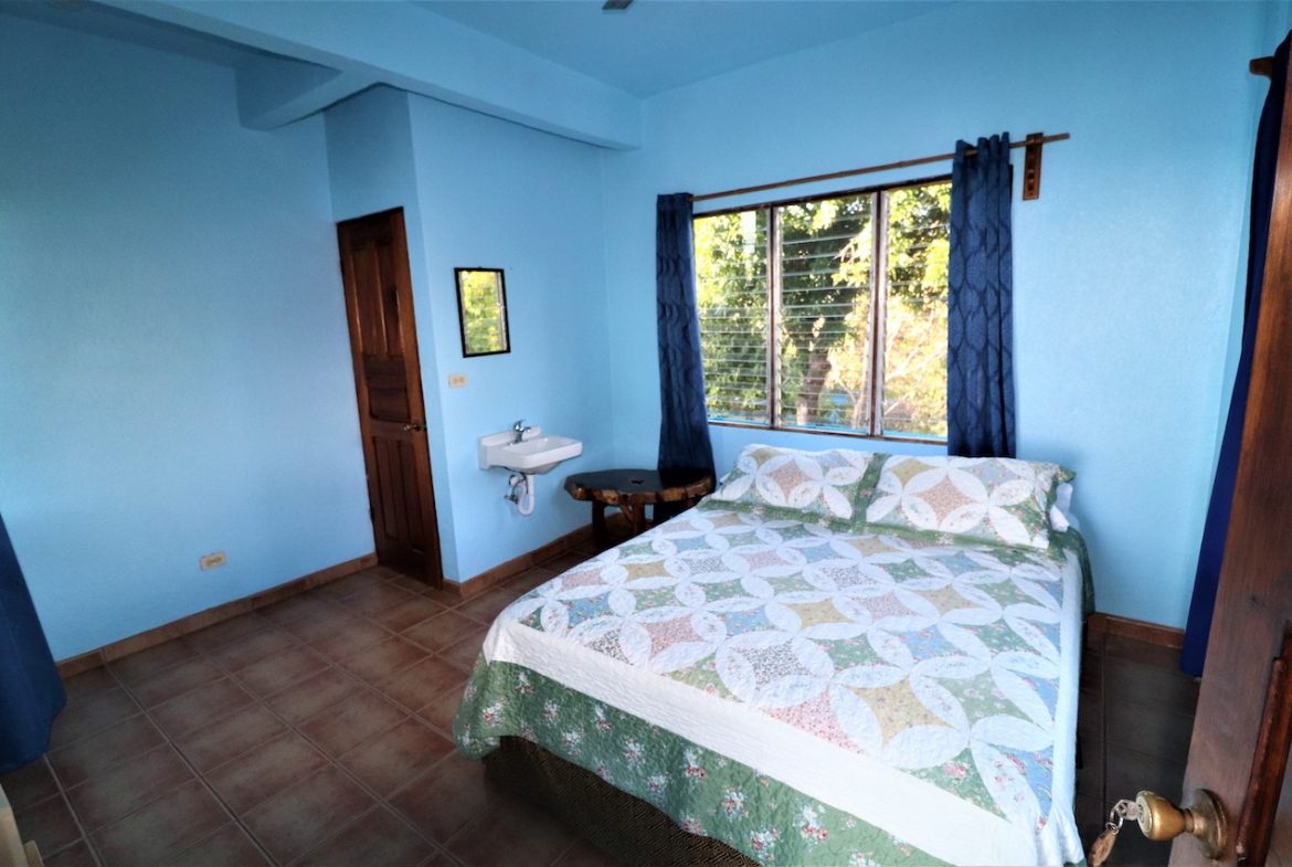 HOUSE AND CABINS WITH AMAZING OCEAN VIEWS – 1.75 ACRES