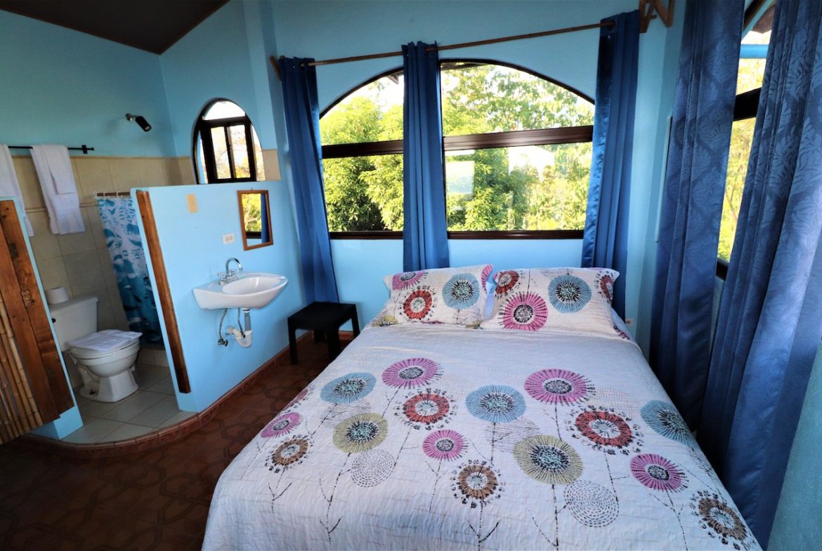 HOUSE AND CABINS WITH AMAZING OCEAN VIEWS – 1.75 ACRES