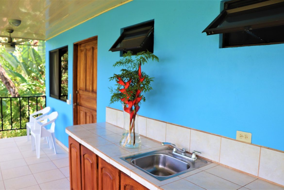 HOUSE AND CABINS WITH AMAZING OCEAN VIEWS – 1.75 ACRES