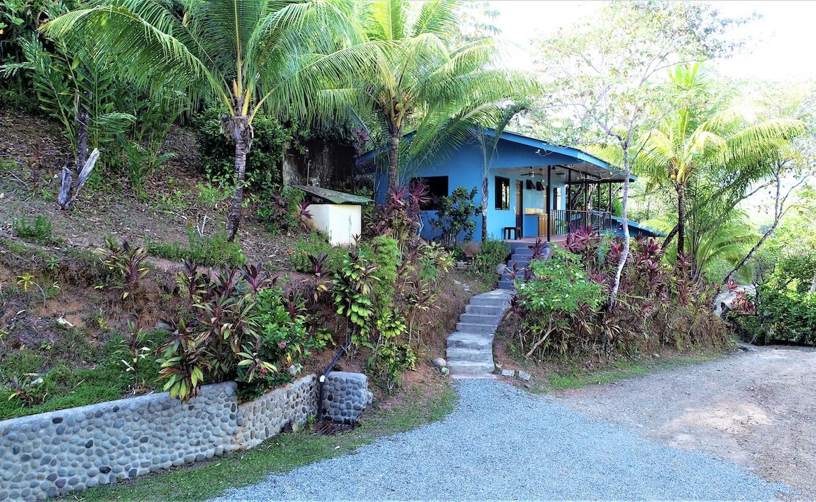 HOUSE AND CABINS WITH AMAZING OCEAN VIEWS – 1.75 ACRES