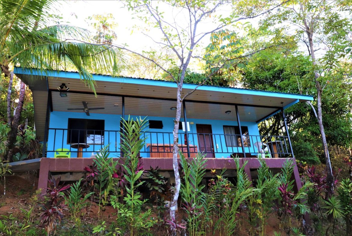 HOUSE AND CABINS WITH AMAZING OCEAN VIEWS – 1.75 ACRES