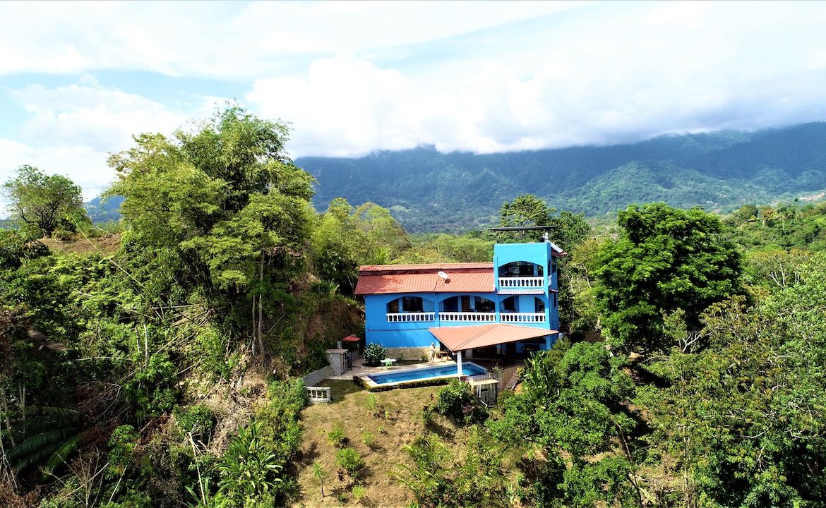 HOUSE AND CABINS WITH AMAZING OCEAN VIEWS – 1.75 ACRES