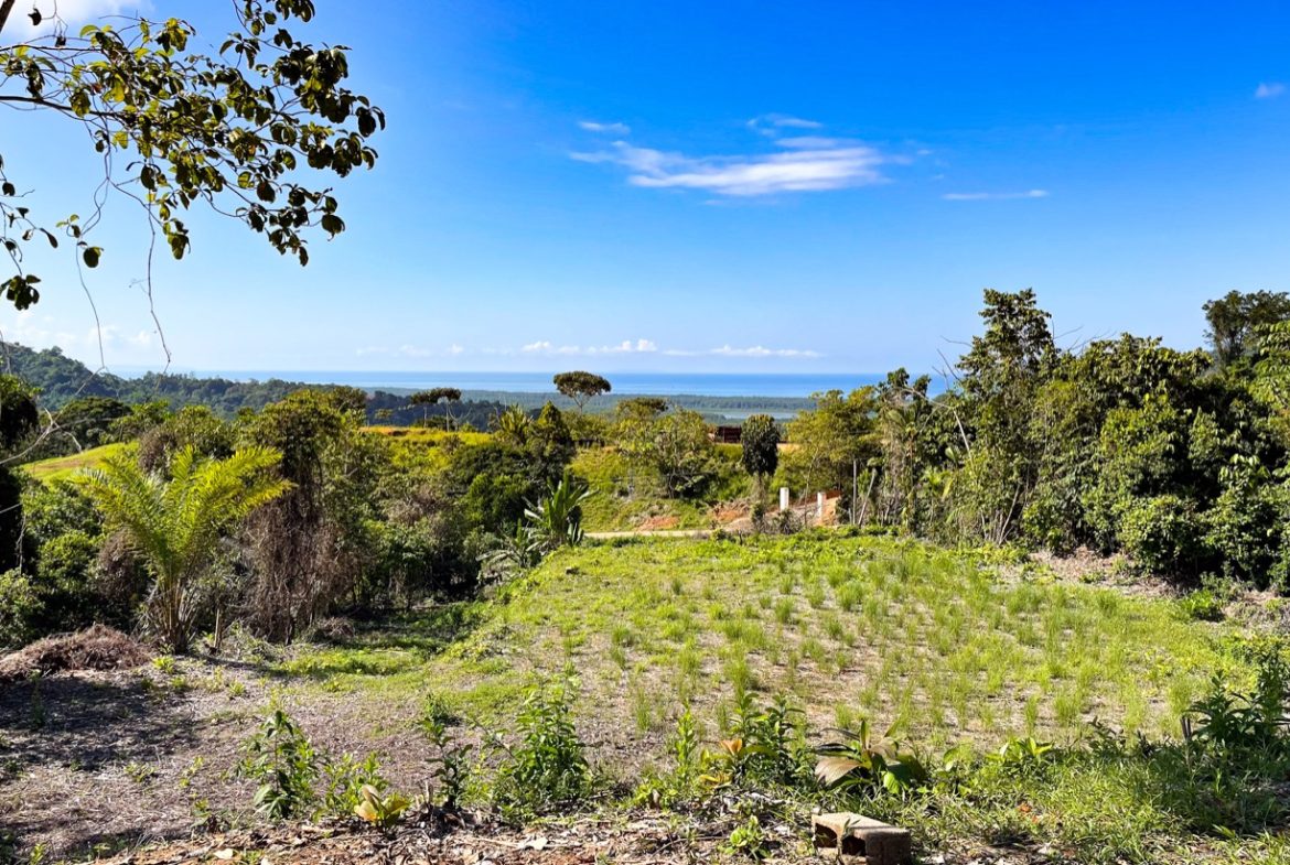 EXCEPTIONAL BUILDING OPPORTUNITY WITH BREATHTAKING VIEWS IN TRES RIOS, COSTA AZUL – 1.6 ACRES