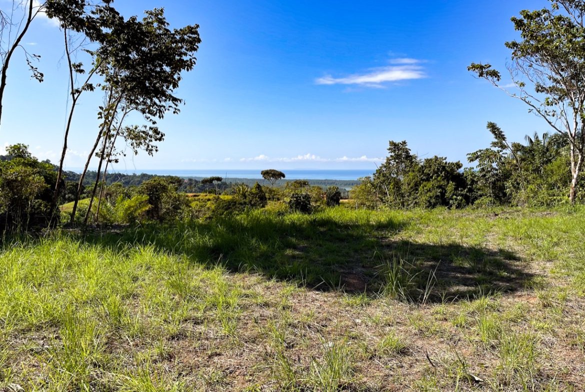 EXCEPTIONAL BUILDING OPPORTUNITY WITH BREATHTAKING VIEWS IN TRES RIOS, COSTA AZUL – 1.6 ACRES