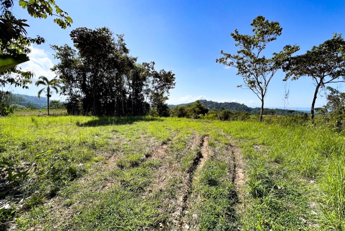 EXCEPTIONAL BUILDING OPPORTUNITY WITH BREATHTAKING VIEWS IN TRES RIOS, COSTA AZUL – 1.6 ACRES