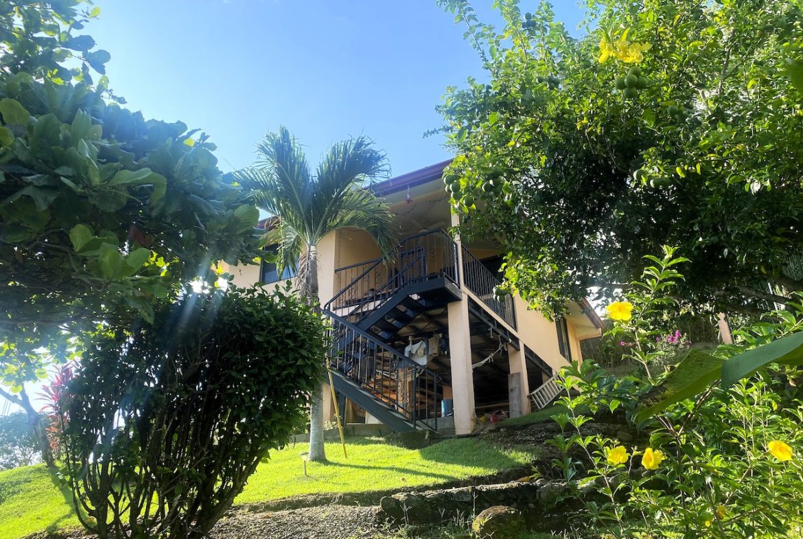 2 BEDROOM HOUSE WITH AMAZING OCEAN VIEWS – 1.02 ACRES