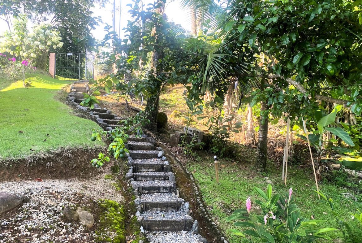 2 BEDROOM HOUSE WITH AMAZING OCEAN VIEWS – 1.02 ACRES