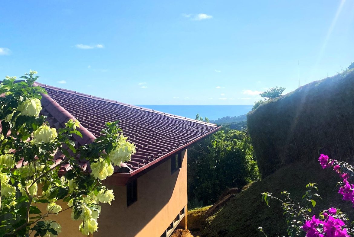 2 BEDROOM HOUSE WITH AMAZING OCEAN VIEWS – 1.02 ACRES