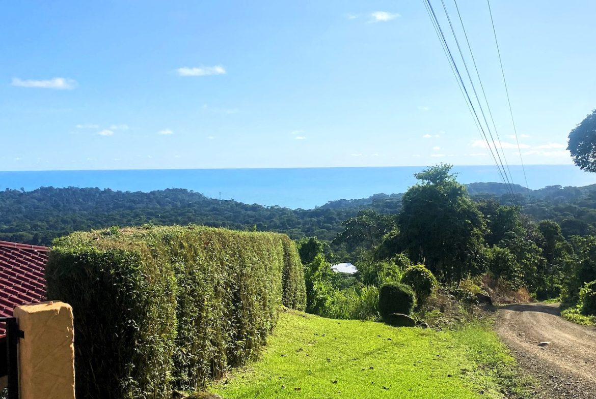 2 BEDROOM HOUSE WITH AMAZING OCEAN VIEWS – 1.02 ACRES