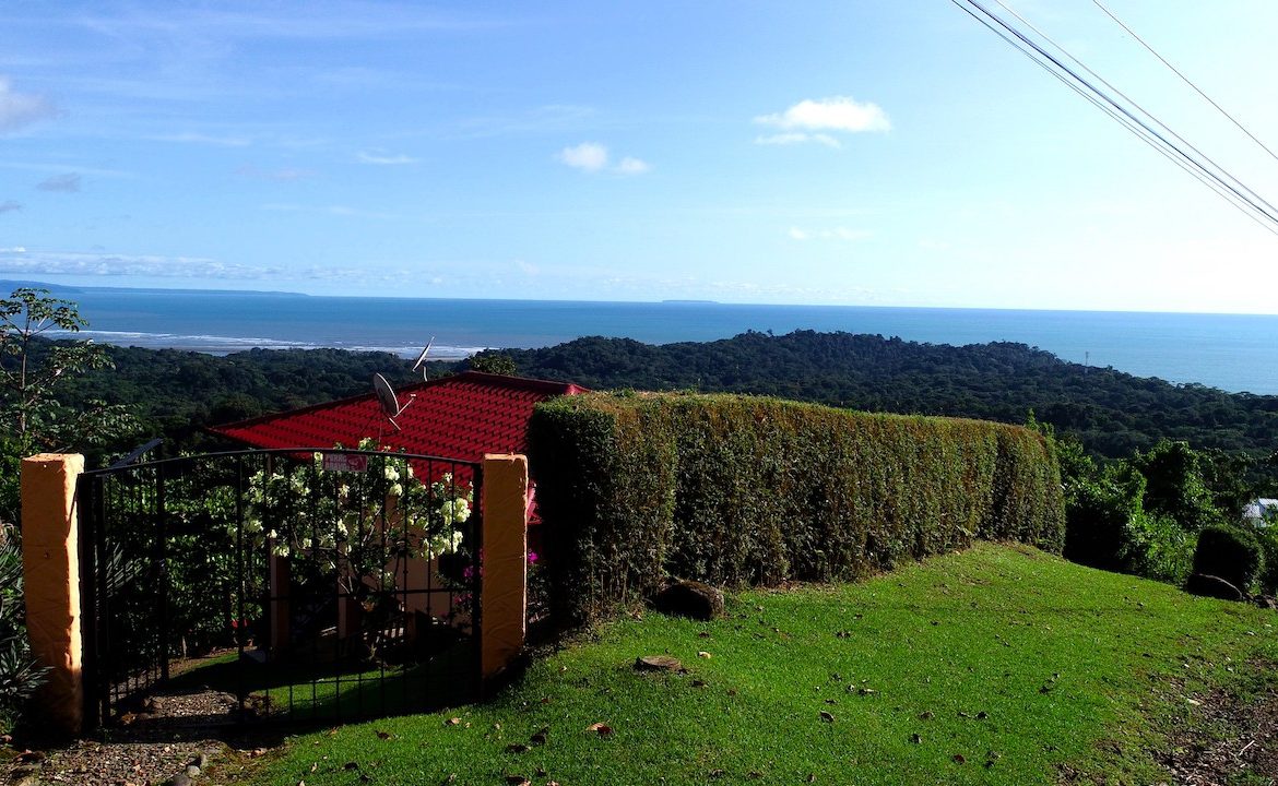 2 BEDROOM HOUSE WITH AMAZING OCEAN VIEWS – 1.02 ACRES