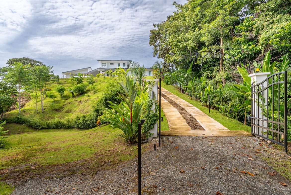 LUXURY OCEAN VIEW HOME WITH LOTS OF FRUIT TREES – 3 ACRES