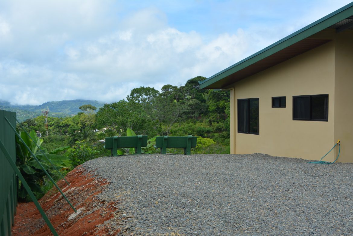 SERENE RETREAT WITH MODERN COMFORTS: SPACIOUS 3-BEDROOM HOME MINUTES FROM BEACH & CITY – 0.12 ACRES