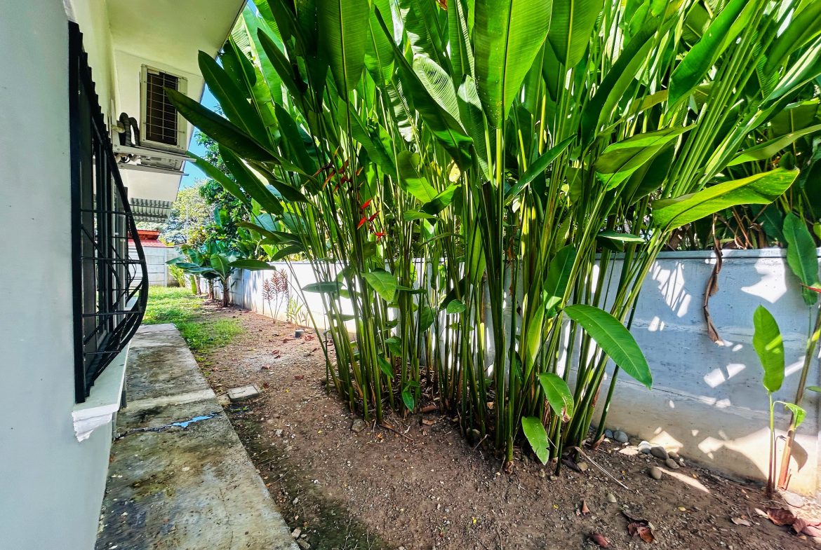 NEWLY RENOVATED 2 BED-HOME WITH PRIME LOCATION – 0.08 ACRES