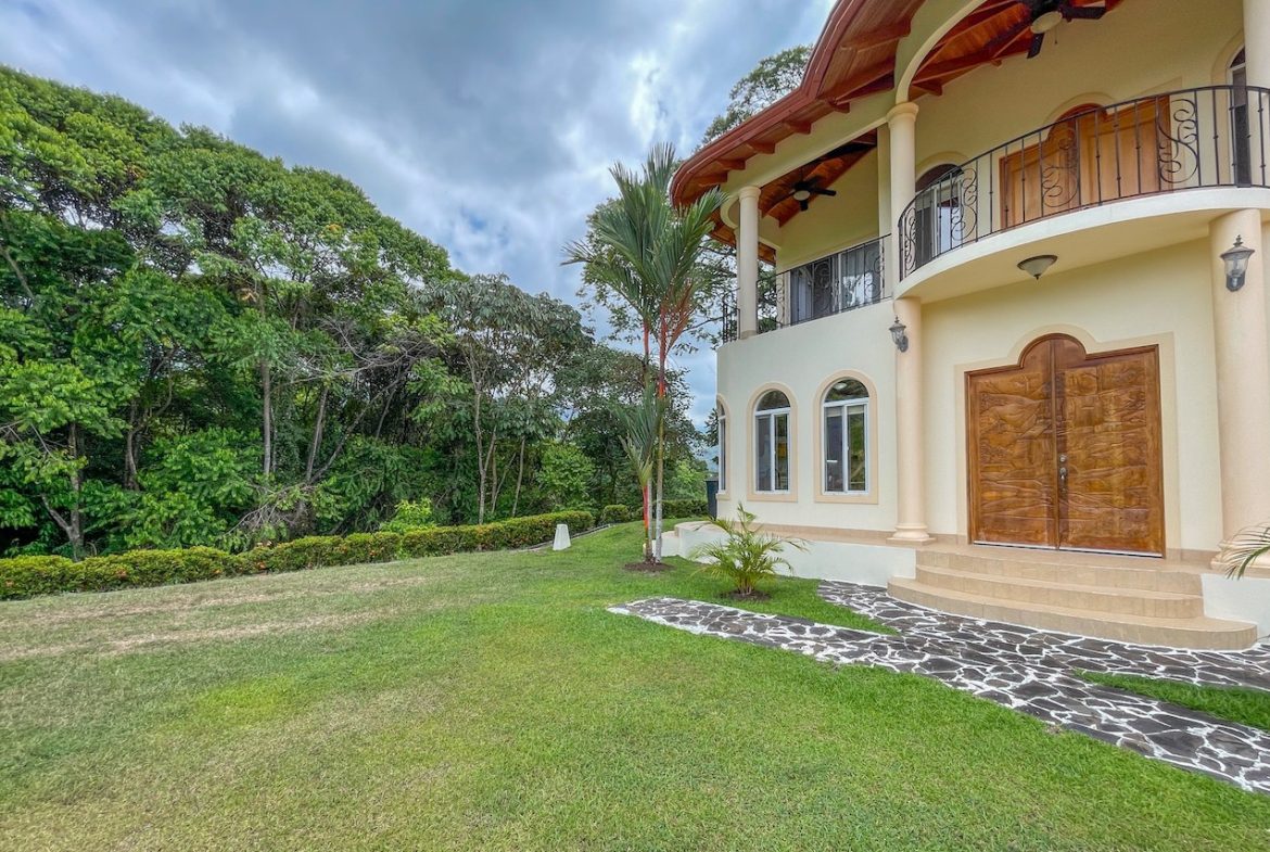 SOLID CONSTRUCTION HOME WITH BEAUFITUL JUNGLE VIEWS IN OJOCHAL – 0.36 ACRES, Uvita, Costa Rica — photo 6