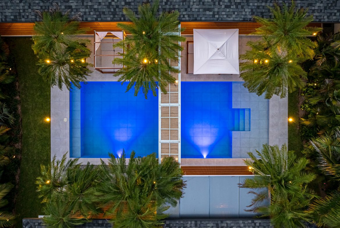 CASA OHANA LUXURY VILLA- WALKING DISTANCE TO THE BEACH- 0.22 ACRES