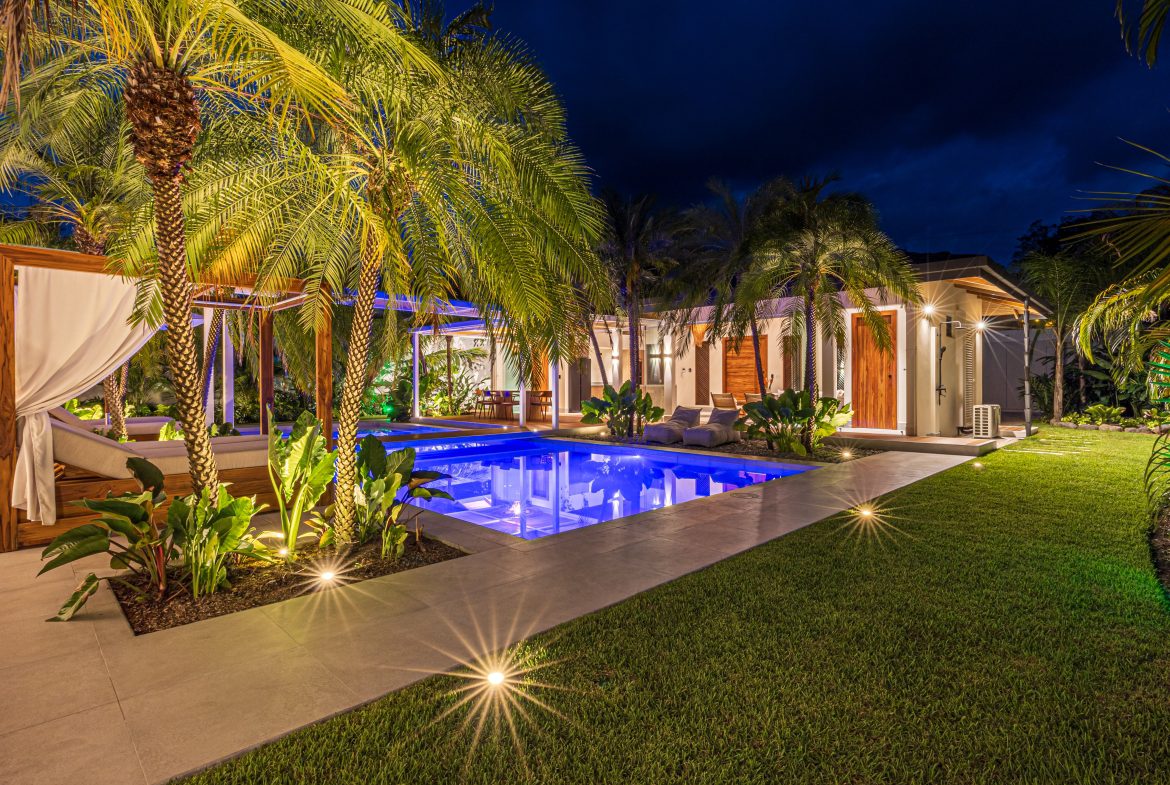 CASA OHANA LUXURY VILLA- WALKING DISTANCE TO THE BEACH- 0.22 ACRES, Uvita, Costa Rica — photo 3