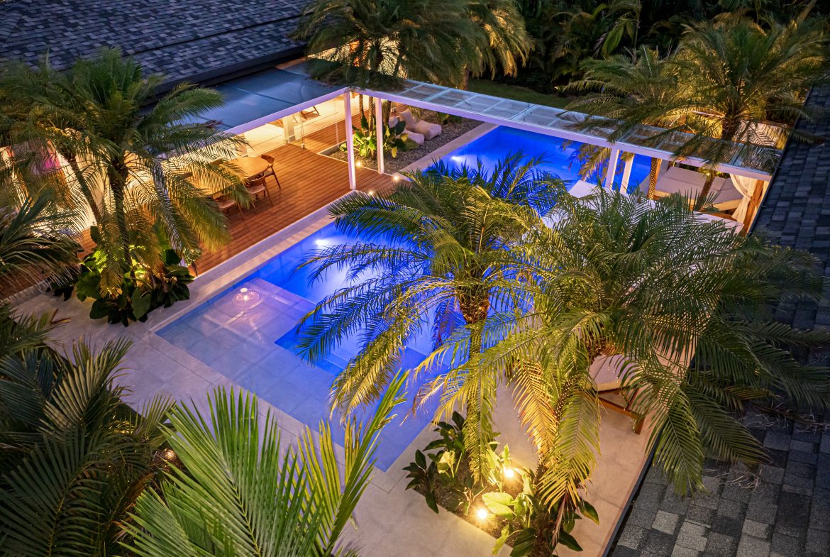 CASA OHANA LUXURY VILLA- WALKING DISTANCE TO THE BEACH- 0.22 ACRES